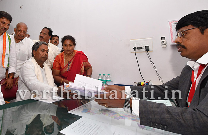 ಸಿದ್ದರಾಮಯ್ಯ, ಕುಮಾರಸ್ವಾಮಿ ಸೇರಿ ಹಲವು ಘಟಾನುಘಟಿಗಳಿಂದ ನಾಮಪತ್ರ ಸಲ್ಲಿಕೆ